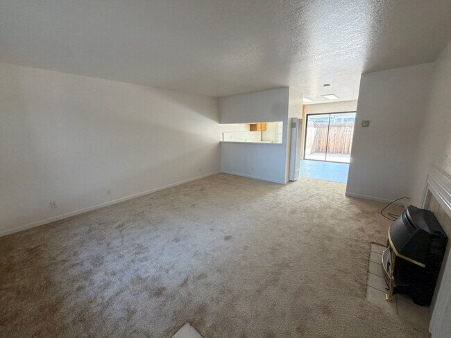 Building Photo - 332 E Romie Ln