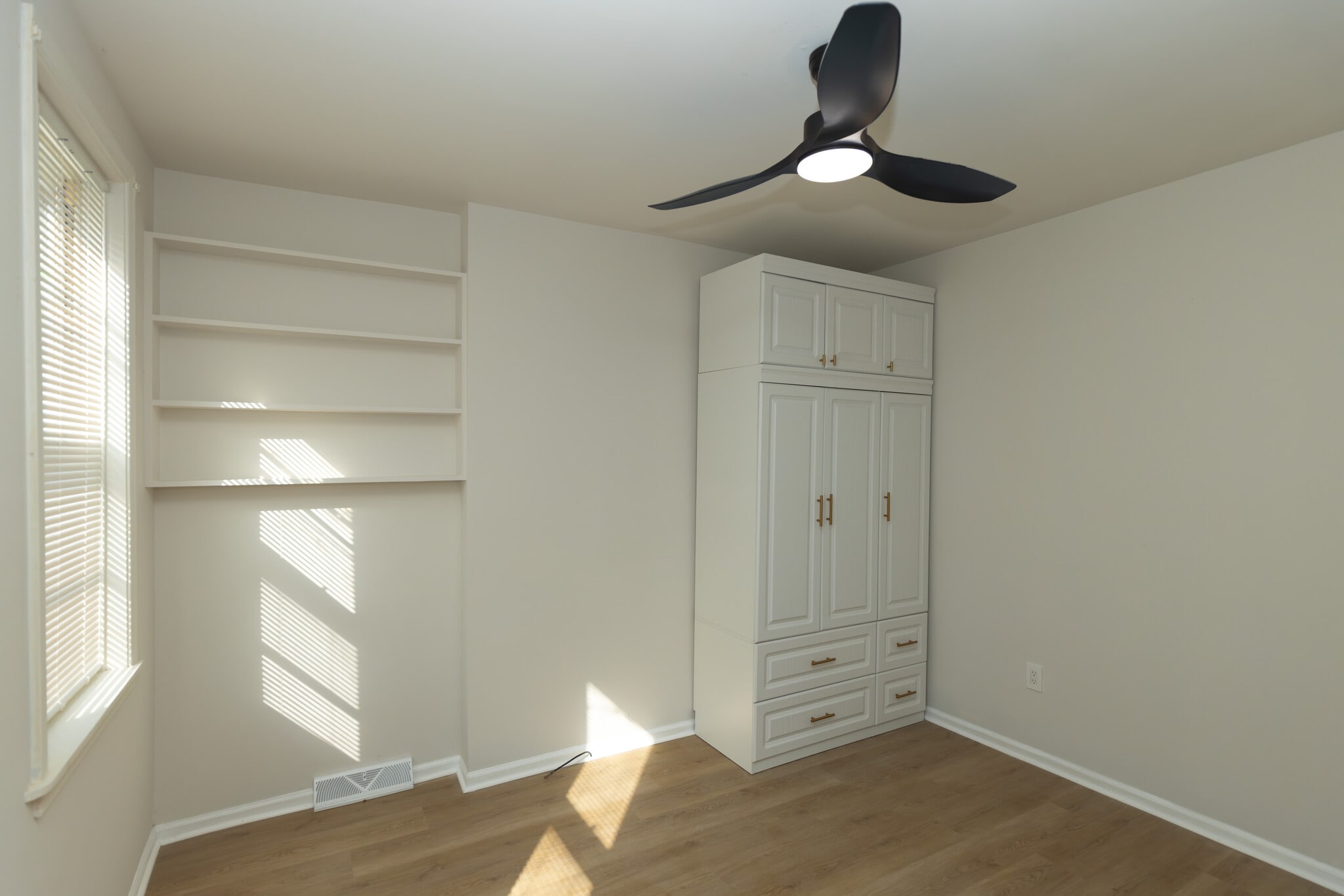 1st Floor Bedroom - 306 N Harrison St