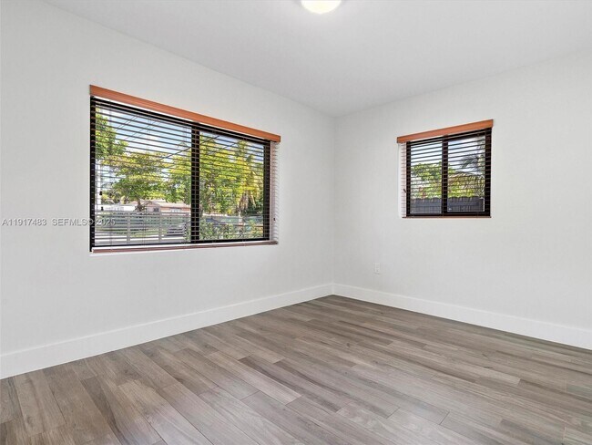 Building Photo - 4020 NW 1st Ave