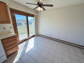 Building Photo - AVAILABLE MAY - Large 2 Bedroom Apartment!