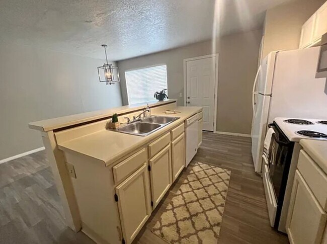Building Photo - 1,562 sf Duplex in Norman