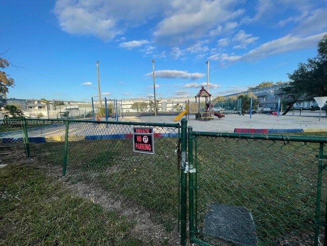 Building Photo - 9375 Fontainebleau Blvd