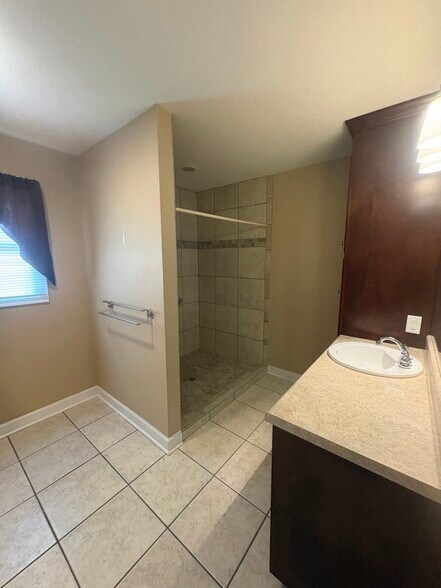 MBR Bath - 2904 Norfolk St
