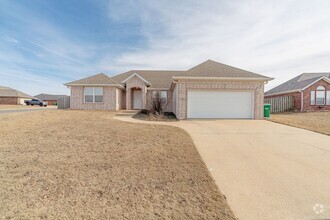 Building Photo - Updated 4-bedroom 2 bath Home in Centerton...