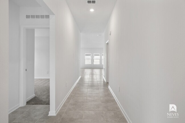 Building Photo - 4980 Worchester Dr