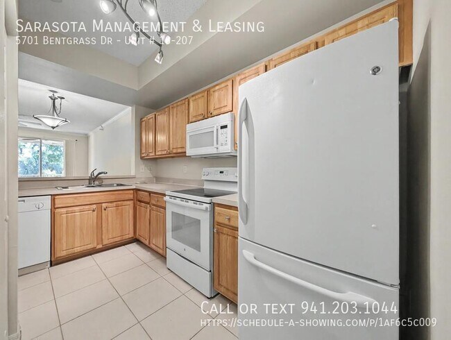 Building Photo - 5701 Bentgrass Dr