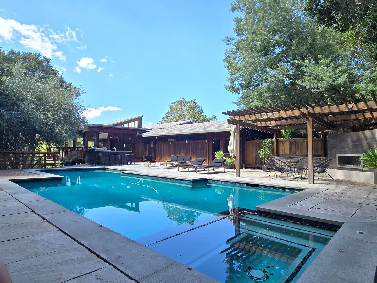 Building Photo - 17089 Crescent Dr