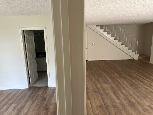 Building Photo - 321 S Willaman Dr
