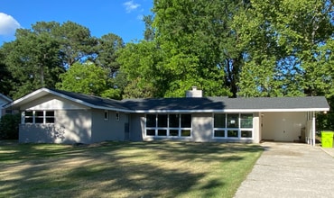 Building Photo - 610 Howell St