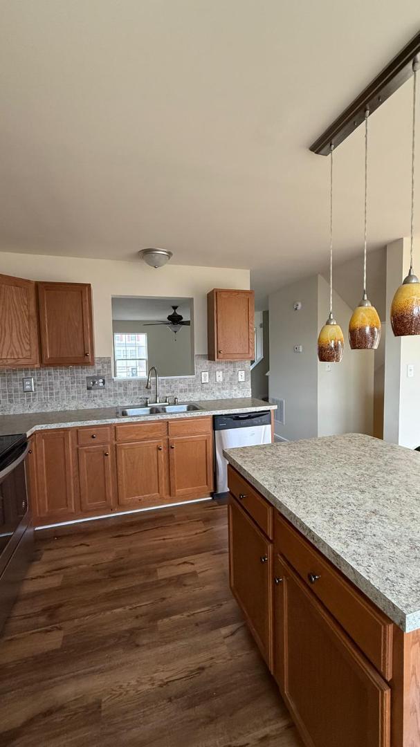 Building Photo - 12 Council Ct