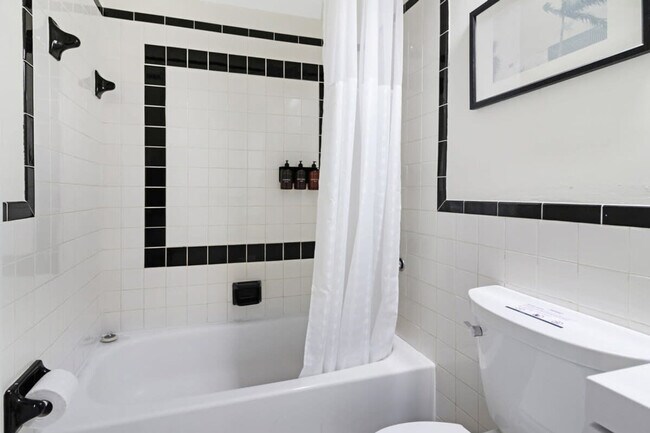 Building Photo - 1300 Collins Ave