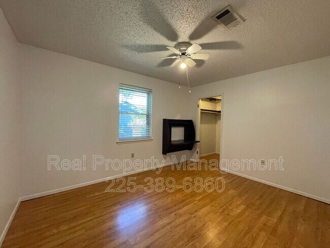 Building Photo - 5293 Chenango Dr