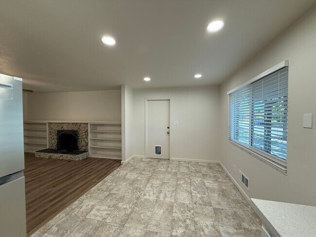 Building Photo - Newly renovated single story in Greenwood Estates!