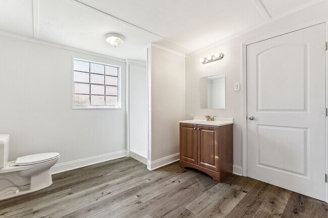 Building Photo - Better Price! Old Jefferson 3 Bedroom! Clo...