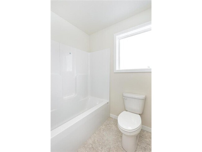 Building Photo - 5476 Lori Ln W