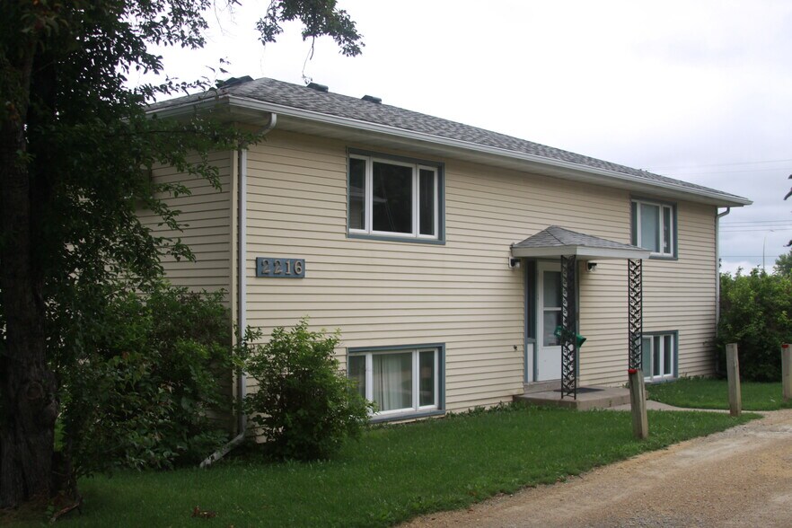 Primary Photo - 2216 18 1/2 Ave NW