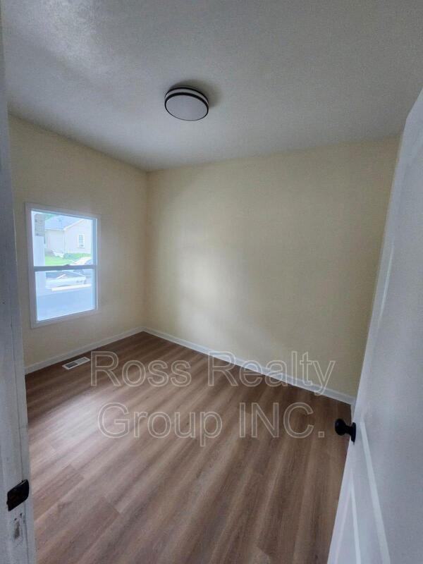 Building Photo - 653 Oswald St