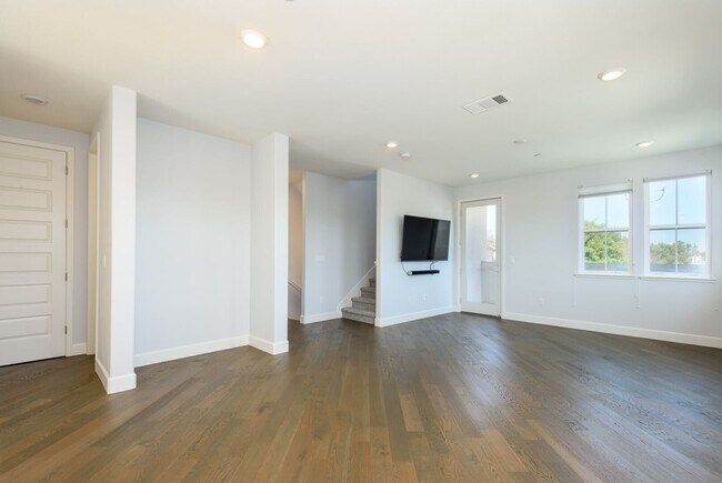 Building Photo - 995 Hopkins Ave