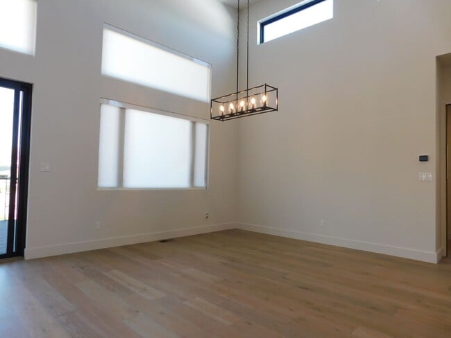Building Photo - Stunning Home in Redlands Mesa
