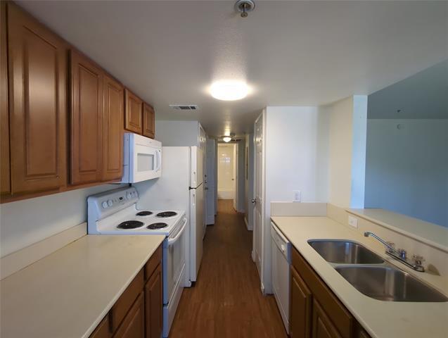 Building Photo - 7522 Holly Hill Dr