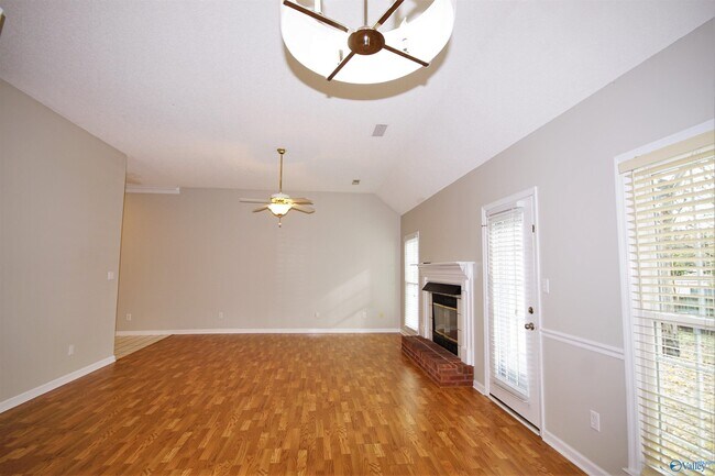 Building Photo - 115 Markum Ln