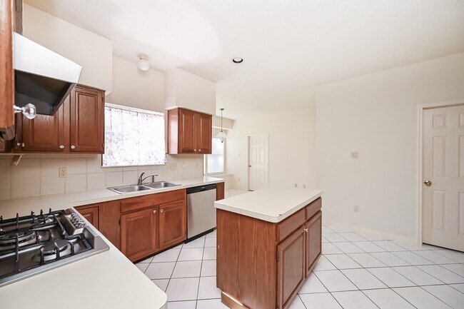 Building Photo - 9731 New Kent Dr