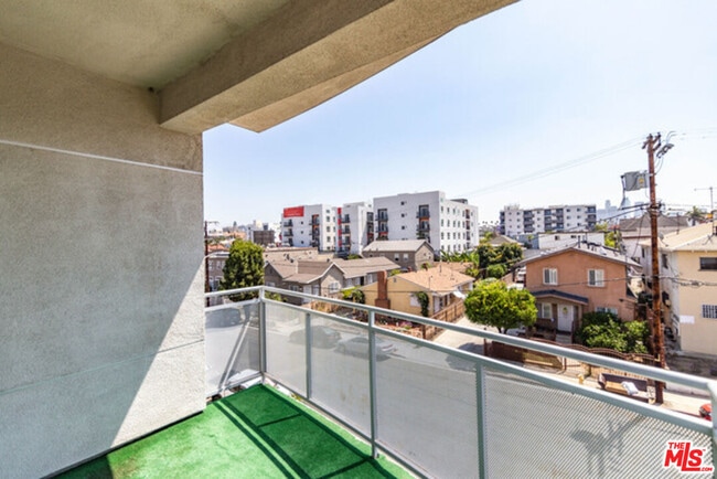 Building Photo - 1025 Dewey Ave