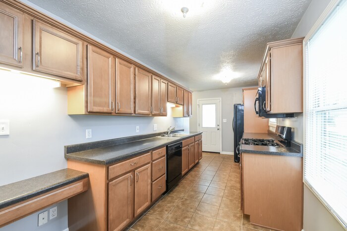 Building Photo - 720 Meadow Ln