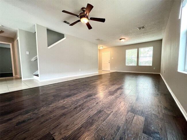 Building Photo - 2625 Lake Meadow Dr