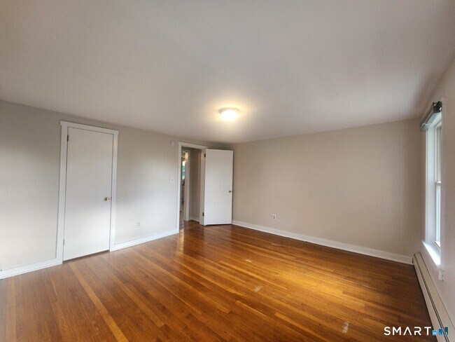 Building Photo - 283 Somers Rd
