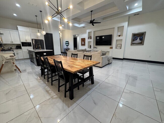 Building Photo - 421 Placido Dr