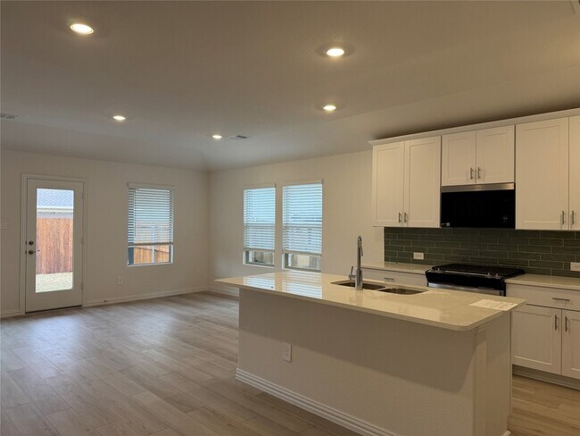 Building Photo - 716 Edgehurst Dr