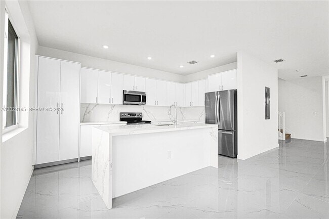 Building Photo - 22555 SW 125th Ave