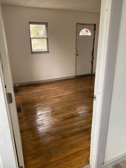 North Bedroom - 428 E 27th St