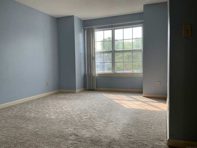 Building Photo - 15 Forest Glen Cir