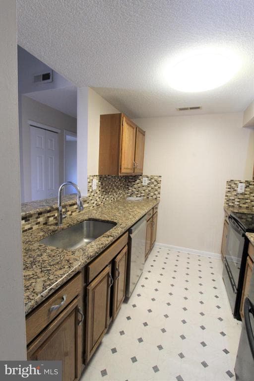 Building Photo - 2202 Aspen Dr