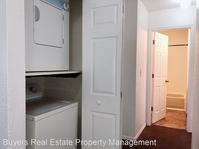 Building Photo - 1300 Balfour Dr