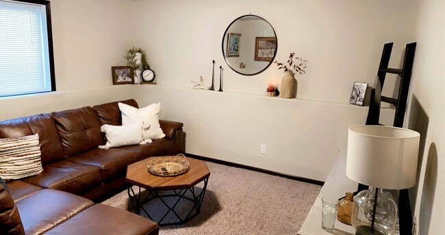 Building Photo - 3 Bed 3 Bath Twin Home