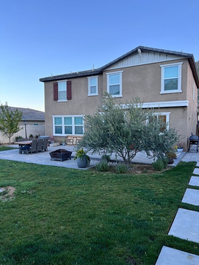 Building Photo - 4 Bedroom Single Family Home in Riverside