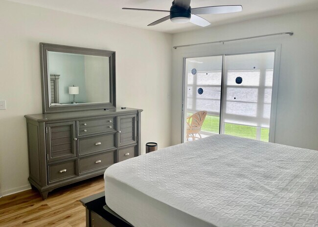 Building Photo - 35 Pine Arbor Ln