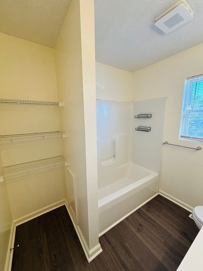 Building Photo - 310 Wakeman Ct NE