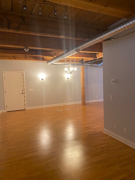 Building Photo - 25 Cedar St