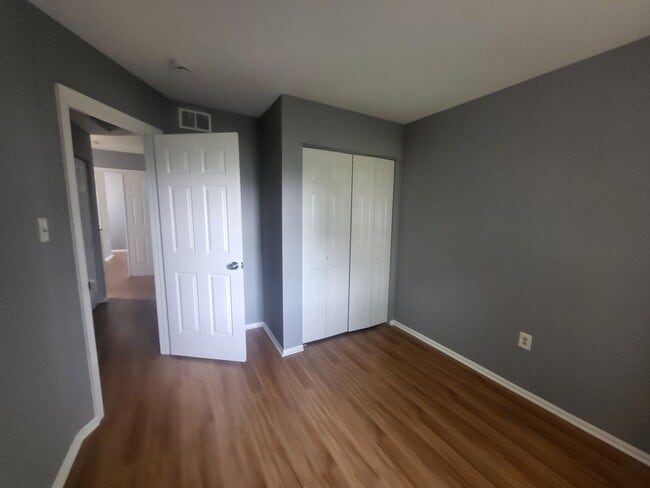 Building Photo - Wellington Woods II - 3BR/2.5BA End-Unit T...