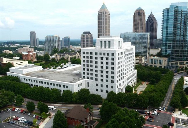 Building Photo - 943 Peachtree St NE