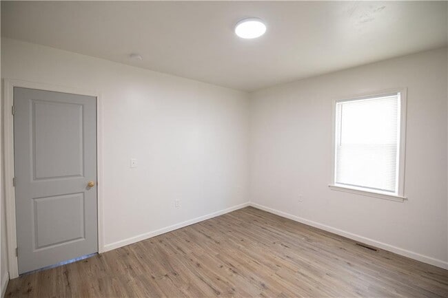 Building Photo - 103 Rodman St