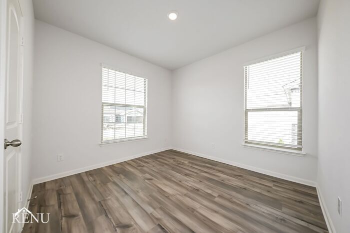 Building Photo - 2041 Hialeah Dr