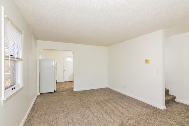 Building Photo - 314 Knox Ave N