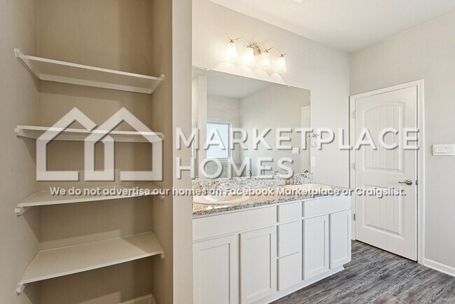 Building Photo - 129 Oak Landing Ln