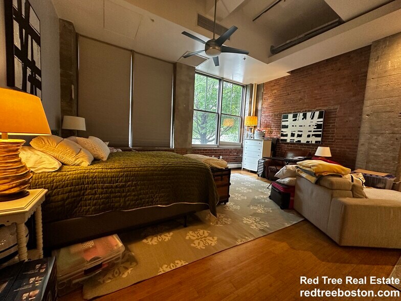 Building Photo - 150 Porter St