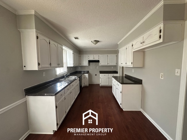 Building Photo - Spacious 4BR Cordova Home w/ Brick Fireplace, 2 Dining Areas & Covered Patio